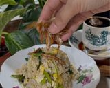 Gambar langkah 5 resipi Nasi Goreng Kampung.