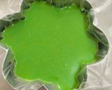 Foto langkah ke 3 dari resep Bingka Pandan Kukus.