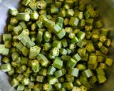 A picture of step 1 of Okra sabji.
