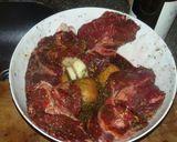 Foto del paso 1 de la receta: Carne con papines rústicos a la bolsa