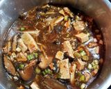 A picture of step 8 of Hot and sour soup.