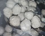 Foto langkah ke 6 dari resep Bakso sapi praktis.