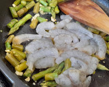 Foto del paso 4 de la receta: Salteado de arroz y espárragos