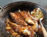 Foto langkah ke 3 dari resep Ikan goreng saus asam gurih.
