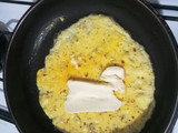 Omelette con queso cremoso