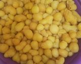 A picture of step 2 of Dahi phulki chaat.
