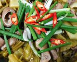 Hình bước làm 3 của món Bao Tử Cá Xào Cải Chua