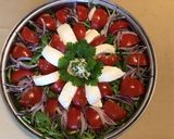 Une image de l'étape 11 de Salade de roquette aux tomates divinina,oignon rouge et mozzarella di buffala.