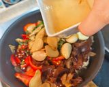 九層塔紅椒黑木耳炆文昌雞的食譜步驟5照片