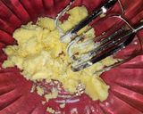 A picture of step 1 of Butter cream flowers.