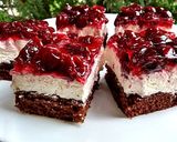 Meggyzselés, tejszínes-túrókrémes kocka recept fázis 5 fotója