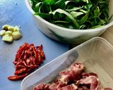 Foto langkah ke 1 dari resep Sapi Cah Kangkung.