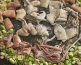 Foto del paso 5 de la receta: Fideuà de mariscos, con sepia sucia, galeras y gambones