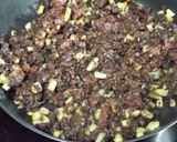 Foto del paso 2 de la receta Bolsitas de morcilla con manzanas y piñones