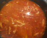 Foto del paso 4 de la receta: Pollo desmenuzado en salsa de tomate..