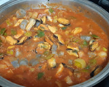 Foto del paso 6 de la receta: Cazuela de alubias con marisco