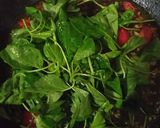 Foto langkah ke 4 dari resep Cah Kangkung Tomat.