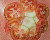 Foto del paso 2 de la receta: Carpaccio de pera, gambas y tomate
