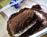 Foto langkah ke 6 dari resep Oreo ice Cream Roll.