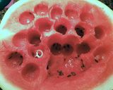 Foto del paso 1 de la receta Sandia rellena de frutas, en salsa de confituras