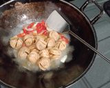 Foto langkah ke 4 dari resep Oseng Bakso Kecap Pedas.
