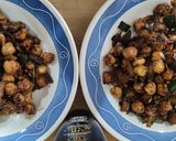 Foto del paso 5 de la receta Salteado de Garbanzos, Calabacín y Puerros a la Mantequilla de Ajo Negro
