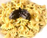 Foto del passaggio 3 della ricetta Farfalle al pesto Di basilico