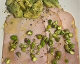 Foto del paso 5 de la receta: Cena fría de fiambre de pavo, con aguacate y pistachos !!