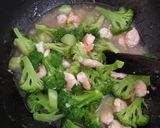 Foto langkah ke 7 dari resep Udang Brokoli Saus Tiram.