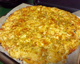 Foto del paso 6 de la receta: Pizza de calabacín, cebolla y quesos