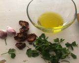 Foto del paso 1 de la receta: Cogollos, caballa y “skyrella” con aliño especial de tomate seco y mostaza