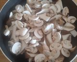 Foto del passaggio 2 della ricetta Lasagne con Funghi, Speck e fontina