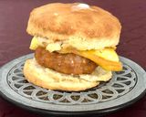Kolbászos, tojásos, sajtos Pogácsa szendvics (sausage, egg and cheese on a biscuit) recept fázis 7 fotója