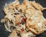 Foto langkah ke 4 dari resep Tumis Jamur Kembang Tahu.