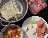 Hình bước làm 1 của món Canh kim chi thịt bò