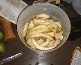 Foto del paso 5 de la receta: Medallones de pavita a la pimienta con alcachofa y yuca