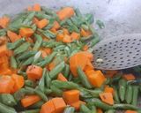 A picture of step 4 of Carrot and beans subzi.