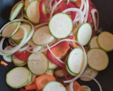 Foto del paso 1 de la receta: Verduras salteadas con seitán casero y brotes (🌱)