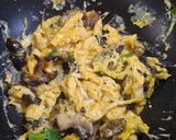 Foto langkah ke 3 dari resep Jamur Telur Orak Arik/Mushroom Omelette/Mantarli Yumurta.