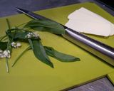 A picture of step 2 of Wild garlic and goat's cheese omelette.