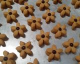 Foto langkah ke 5 dari resep Cookies bunga 3 bahan.