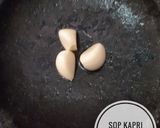 Foto langkah ke 2 dari resep Sop Kapri Telur Puyuh Untuk Anak.
