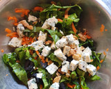 Foto del paso 2 de la receta: Ensalada de acelga y queso azul.