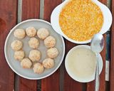 Foto langkah ke 4 dari resep Bola Nasi isi Keju Moza.