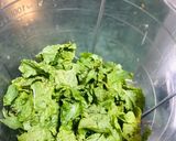 A picture of step 2 of Kairi ki hari chutney.
