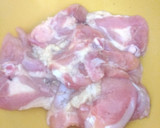 Foto del paso 1 de la receta: Pollo con salsa de chile pimiento morrón
