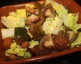 Foto del paso 5 de la receta Ensalada de Kumato, habas y lechuga con aceitunas