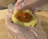 Foto langkah ke 4 dari resep Kroket Kentang Bolognese.