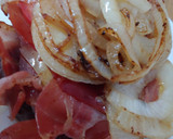 Foto del paso 4 de la receta: Hamburguesa de Angus con bacon, queso, tomate, cebolla y pan cristal