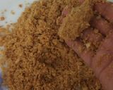 A picture of step 2 of Banoffee pie.